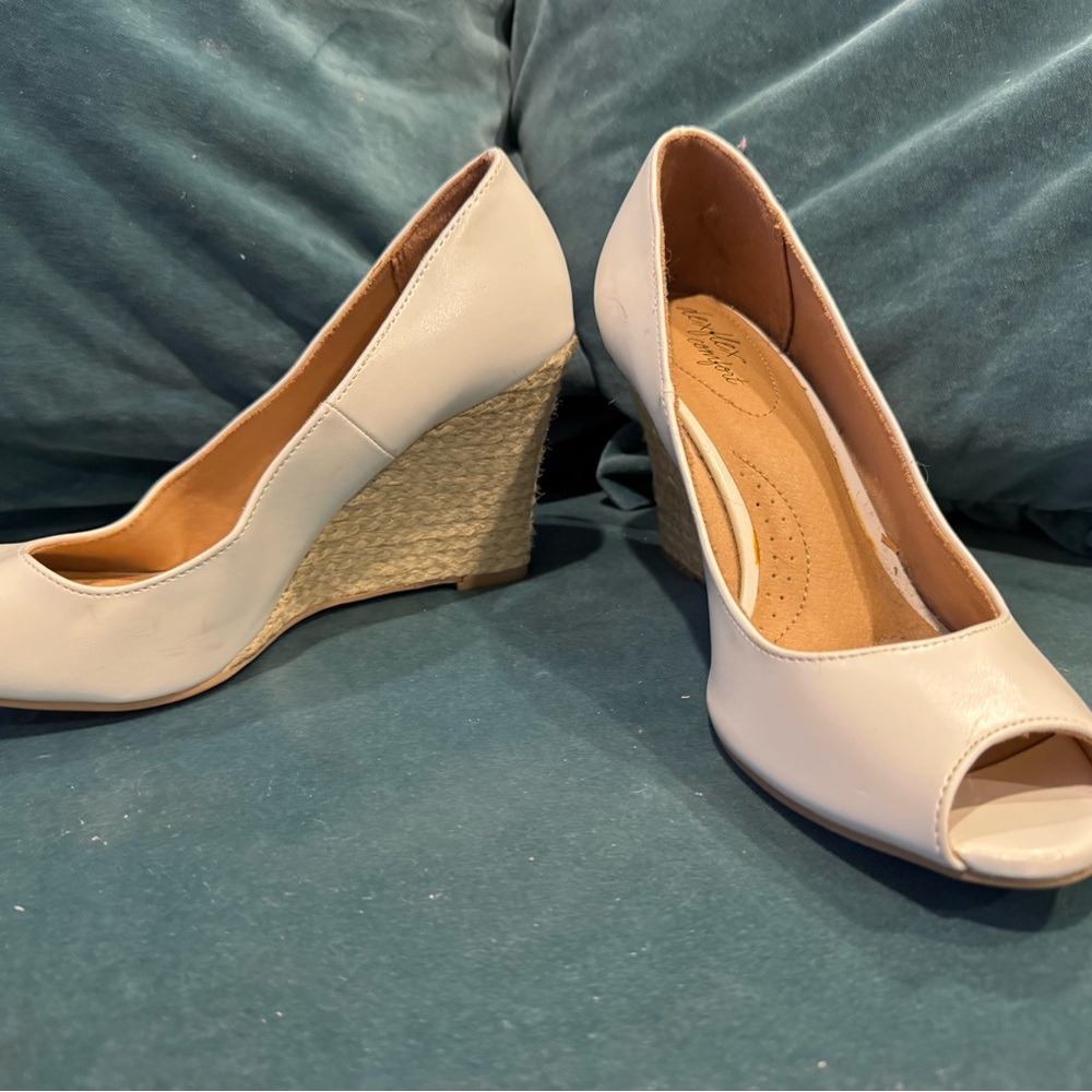 DEFLEX COMFORT Women’s Size 7 White Wedge Sandals